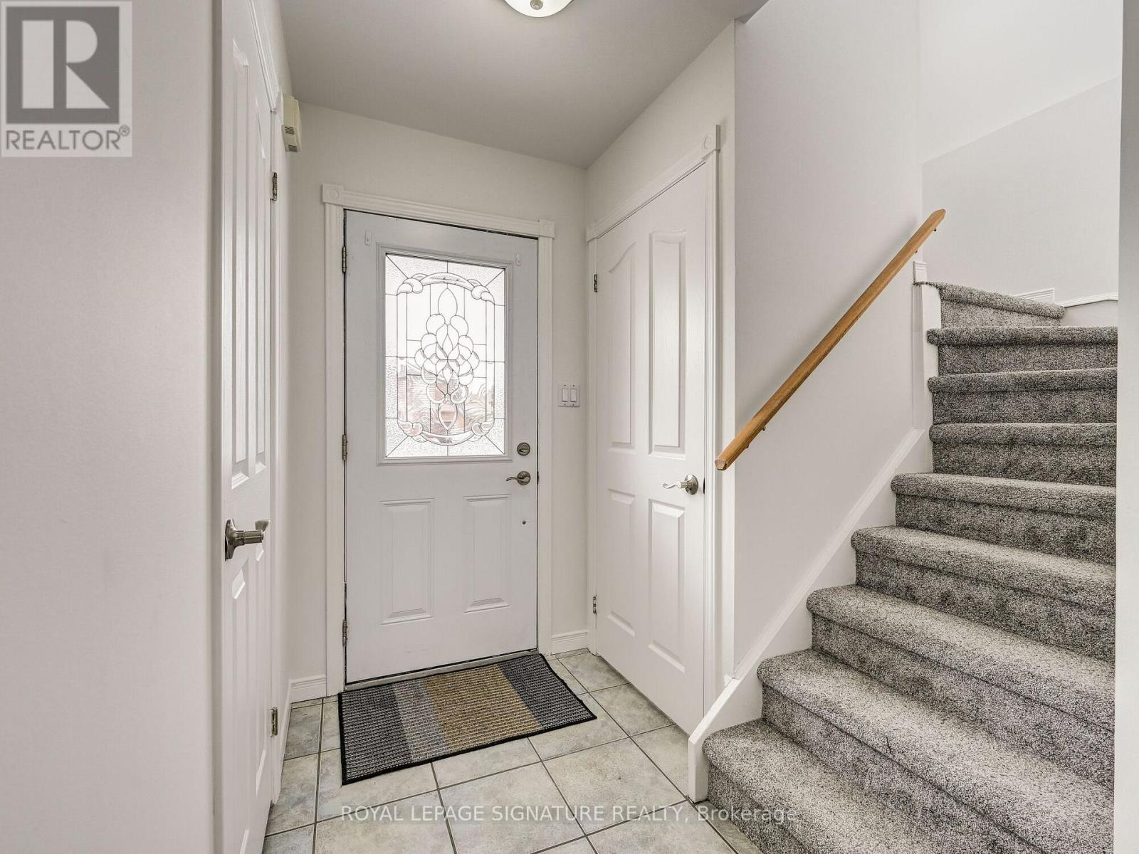 23 Beaverton Drive, Hamilton, Ontario  L8W 3K9 - Photo 4 - X12469318