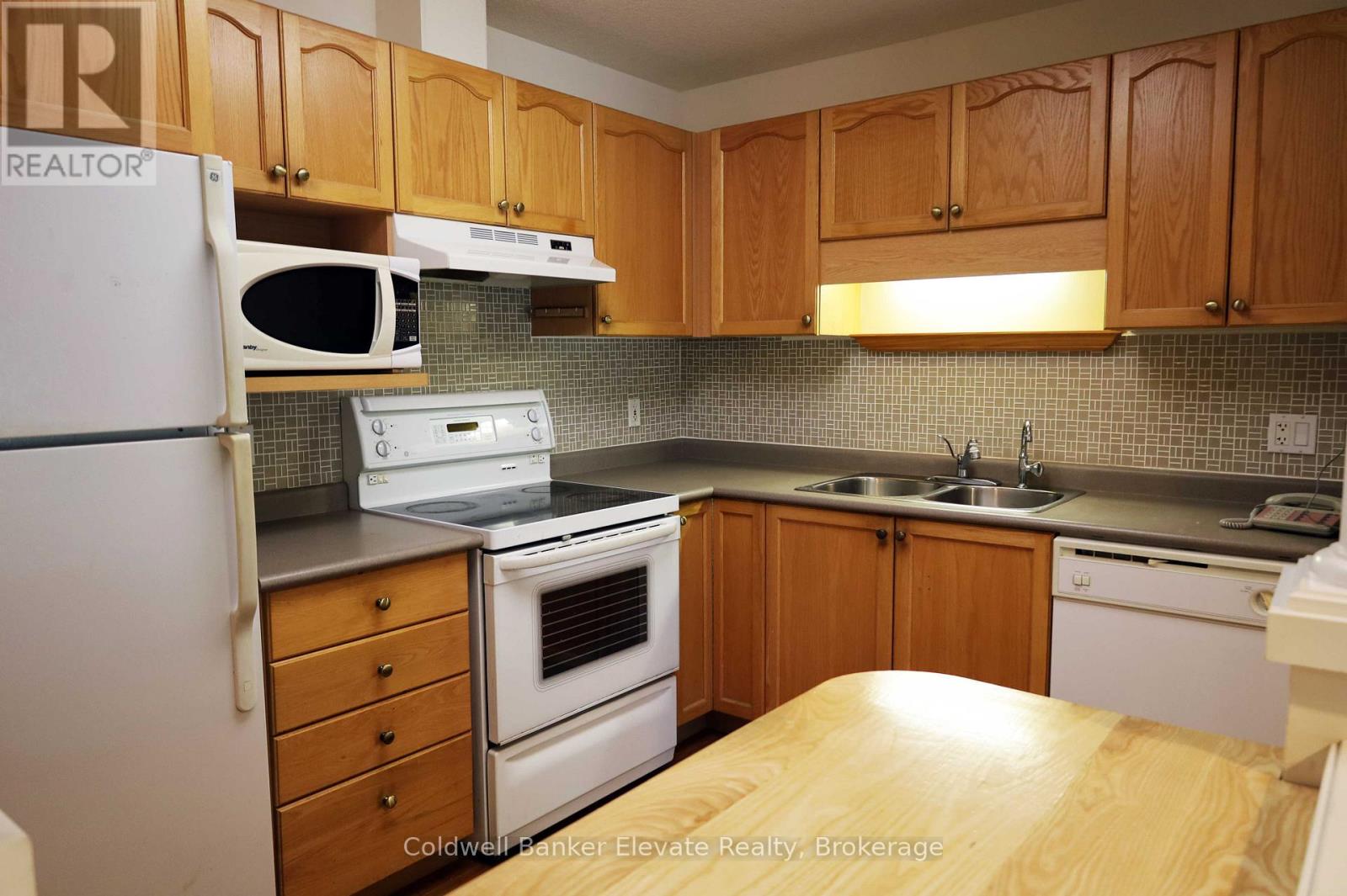 16 - 2705 Kingsway Drive, Kitchener, Ontario  N2C 2T2 - Photo 29 - X12469382
