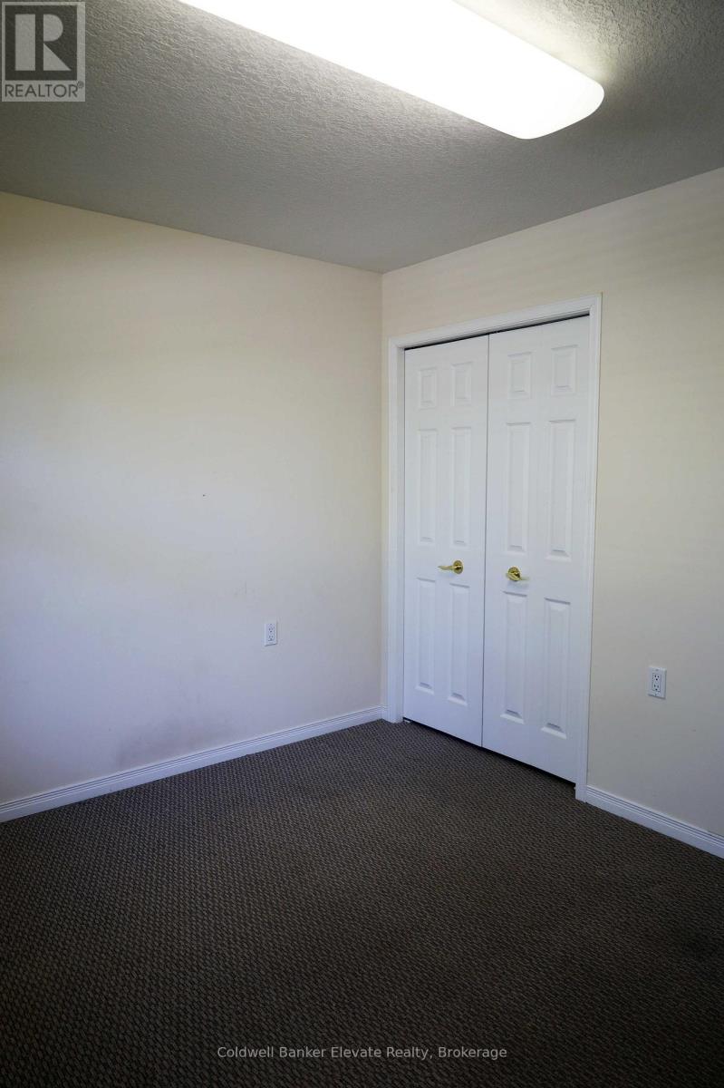 16 - 2705 Kingsway Drive, Kitchener, Ontario  N2C 2T2 - Photo 3 - X12469382