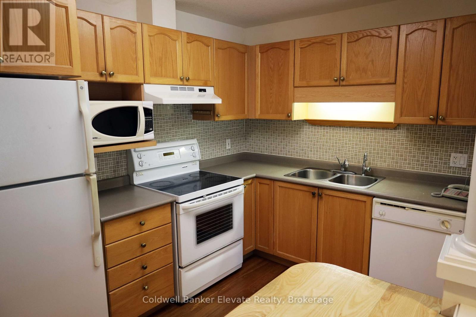 16 - 2705 Kingsway Drive, Kitchener, Ontario  N2C 2T2 - Photo 30 - X12469382