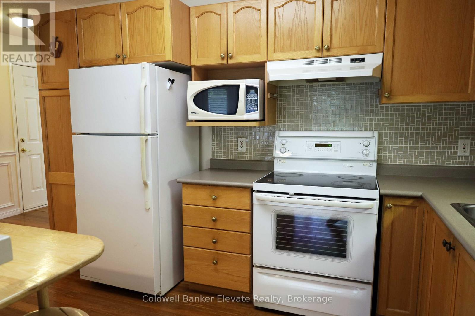 16 - 2705 Kingsway Drive, Kitchener, Ontario  N2C 2T2 - Photo 33 - X12469382