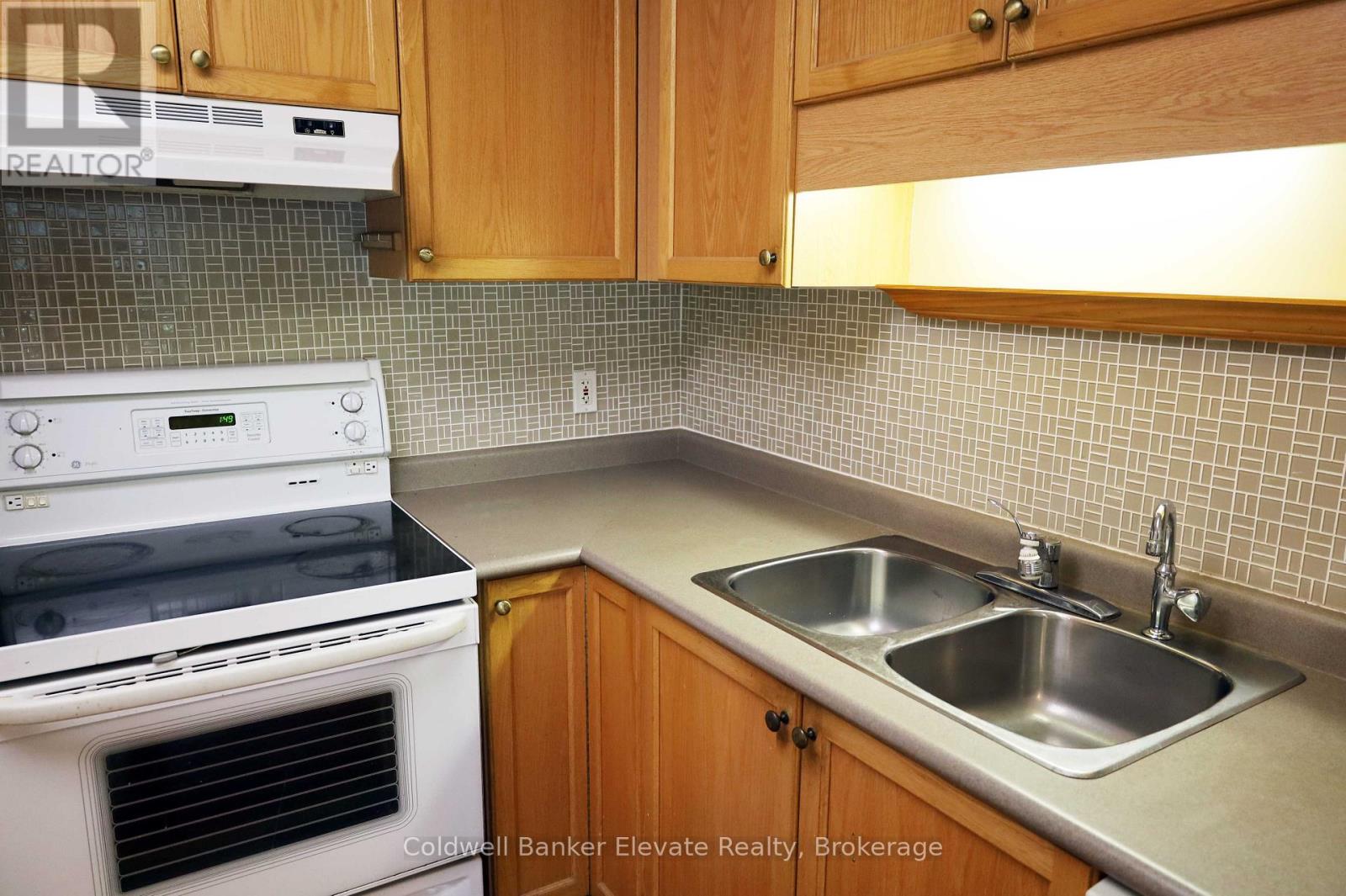 16 - 2705 Kingsway Drive, Kitchener, Ontario  N2C 2T2 - Photo 34 - X12469382