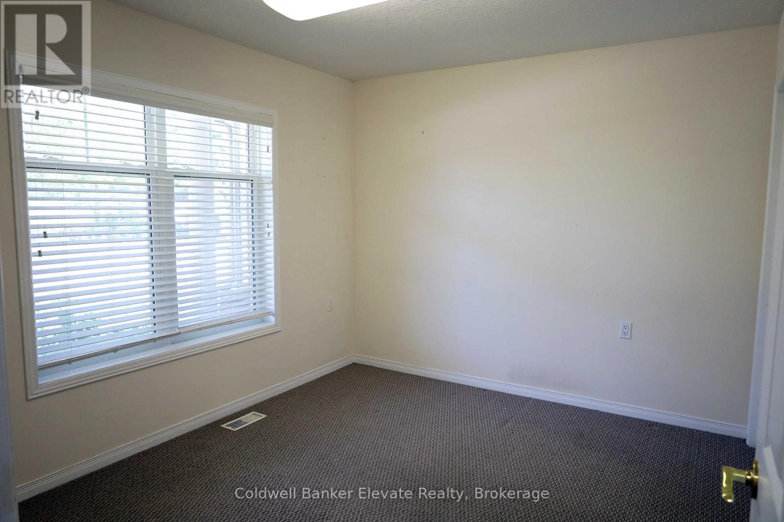 16 - 2705 Kingsway Drive, Kitchener, Ontario  N2C 2T2 - Photo 4 - X12469382