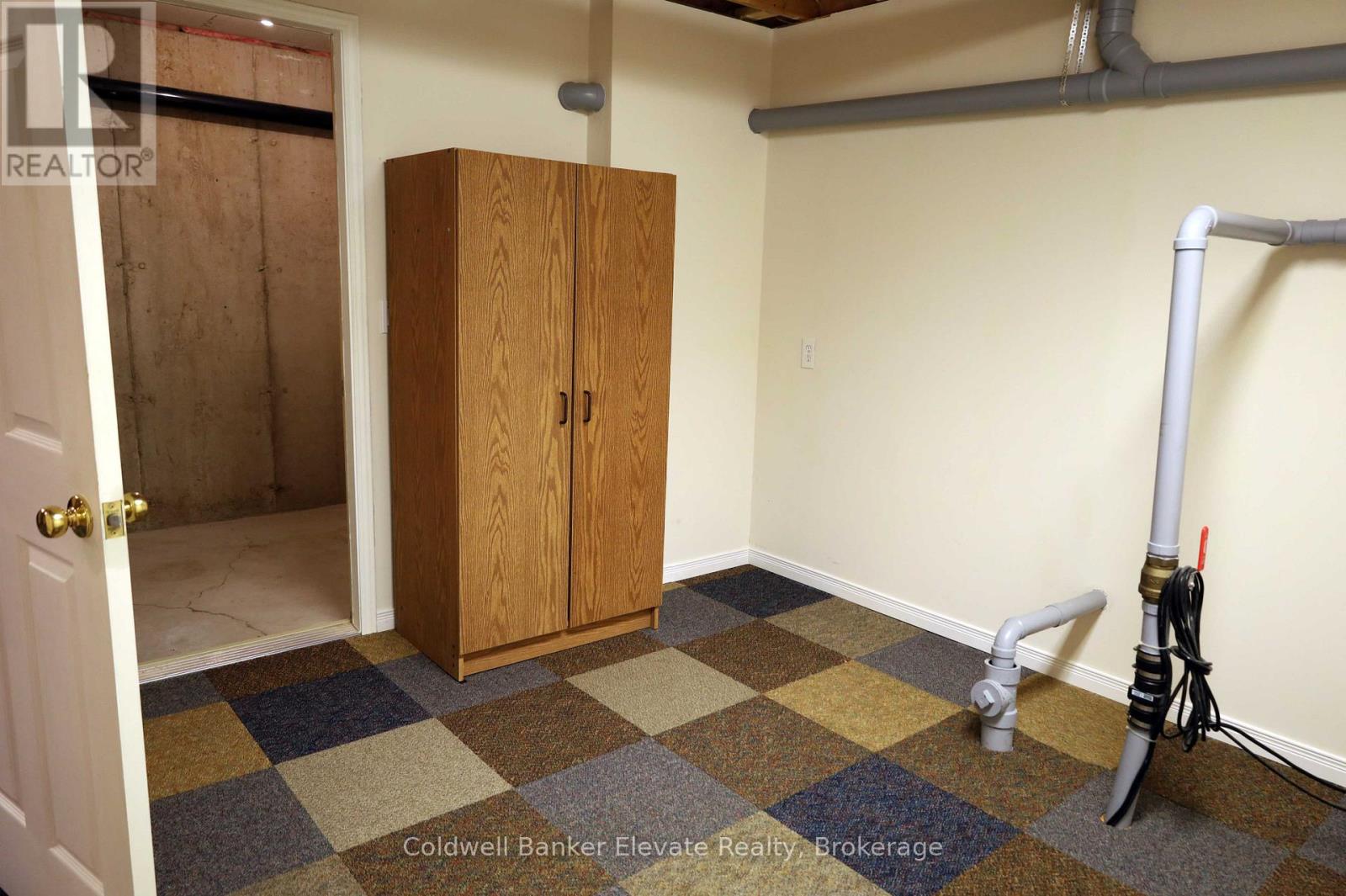 16 - 2705 Kingsway Drive, Kitchener, Ontario  N2C 2T2 - Photo 44 - X12469382