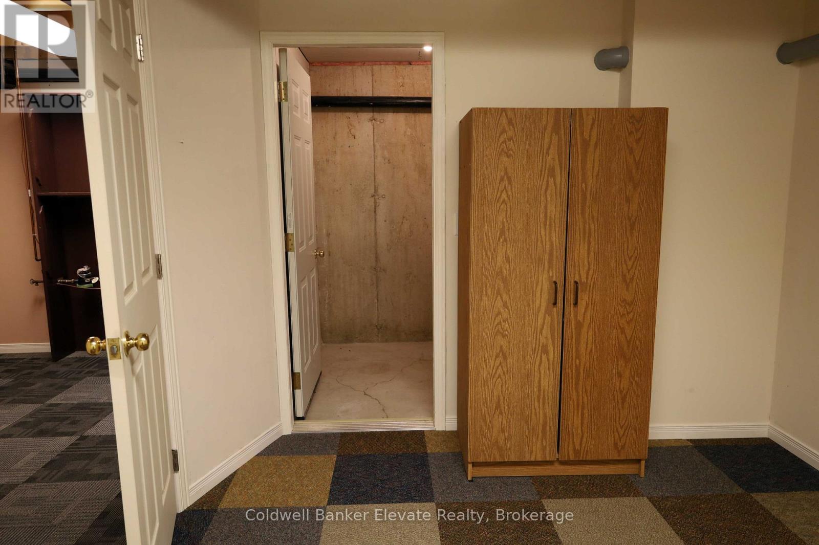 16 - 2705 Kingsway Drive, Kitchener, Ontario  N2C 2T2 - Photo 45 - X12469382