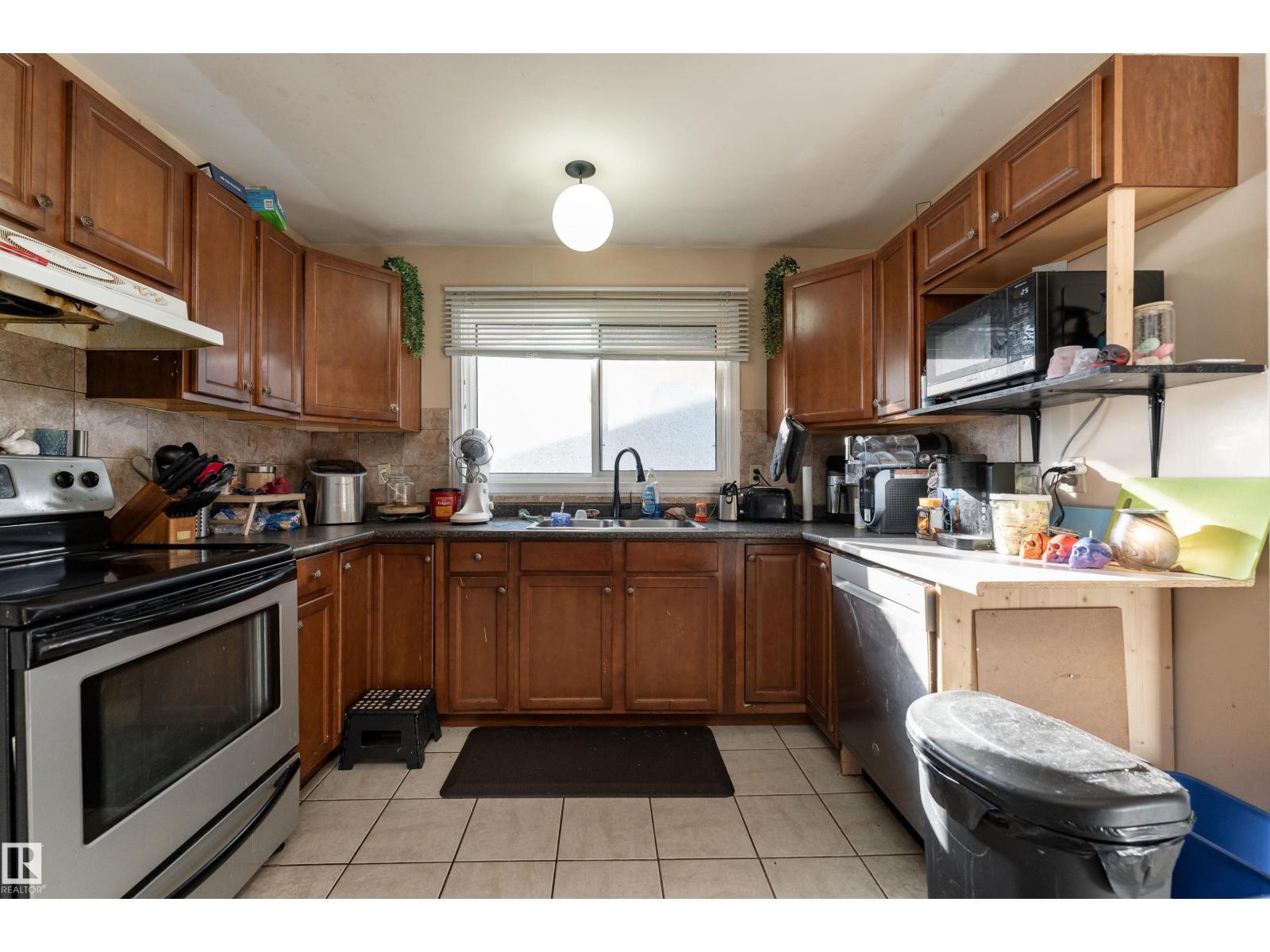 8207 169 St Nw, Edmonton, Alberta  T5R 2W4 - Photo 6 - E4462599