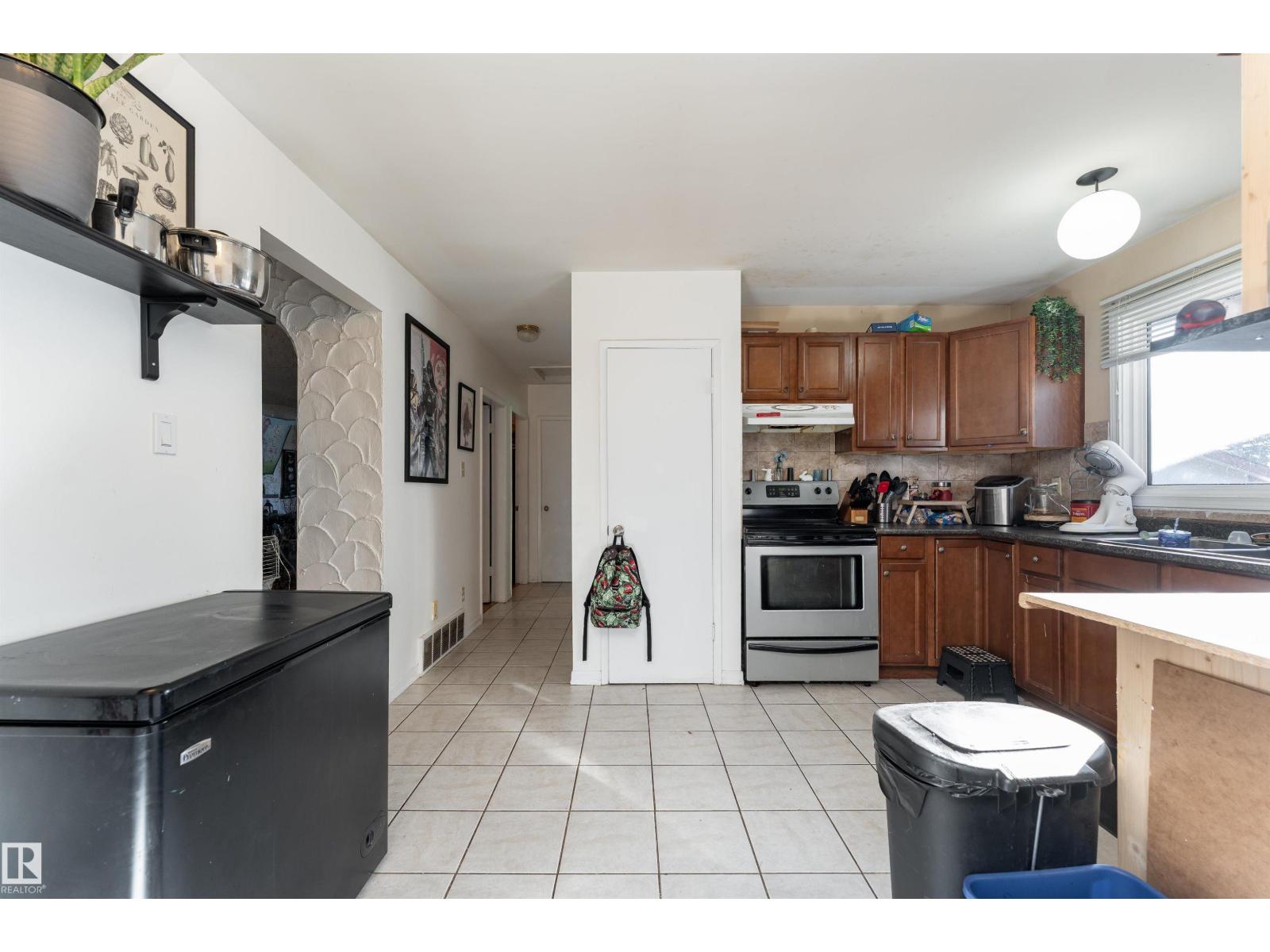 8207 169 St Nw, Edmonton, Alberta  T5R 2W4 - Photo 8 - E4462599