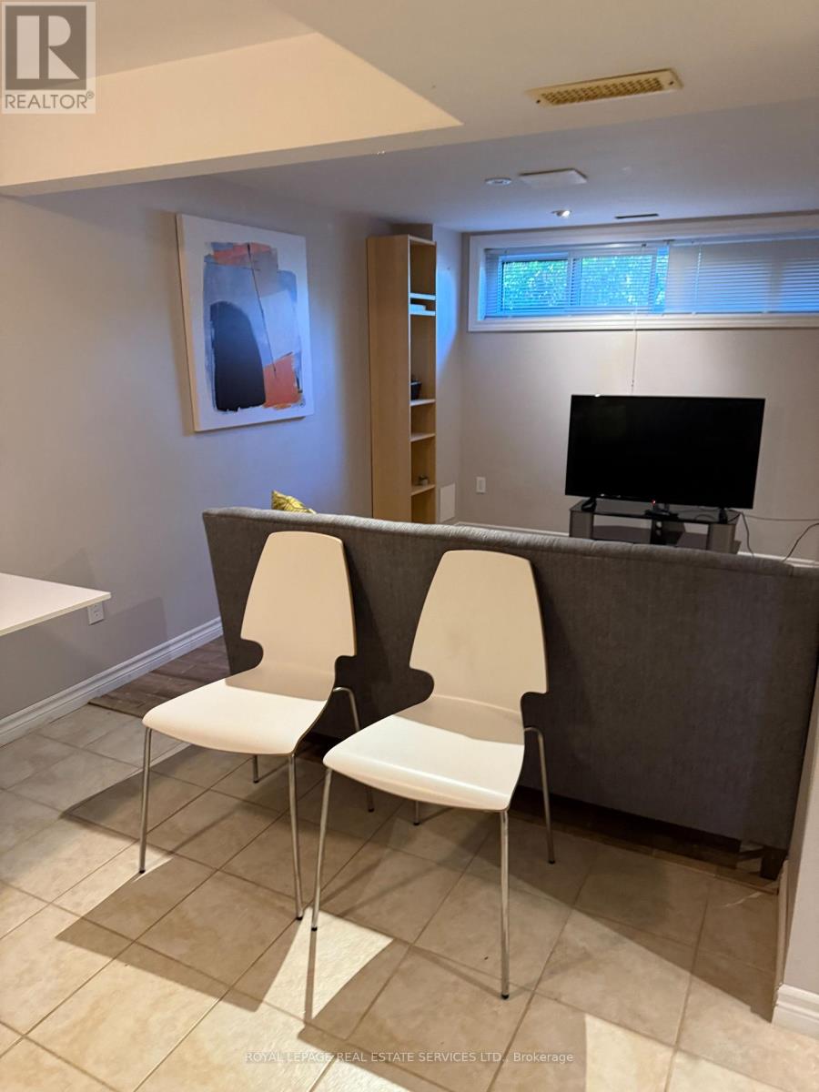 2402 Belyea Street, Oakville, Ontario  L6L 1P1 - Photo 13 - W12445814