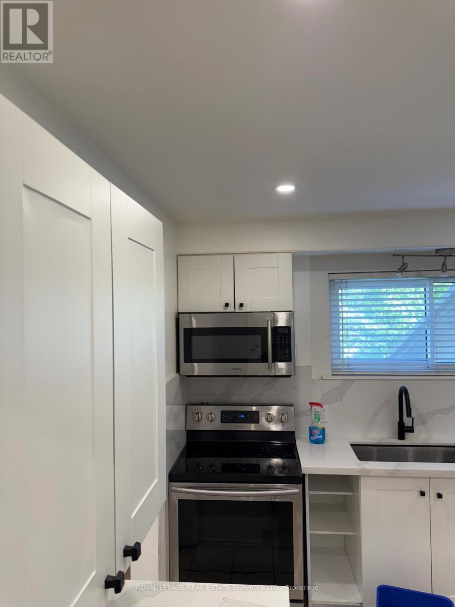 2402 Belyea Street, Oakville, Ontario  L6L 1P1 - Photo 3 - W12445814