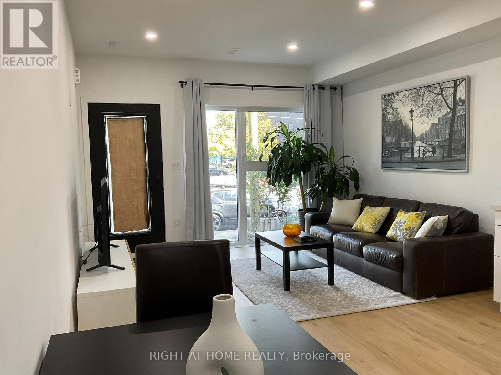 MAIN FLOOR - 674 MANNING AVENUE, Toronto, Ontario