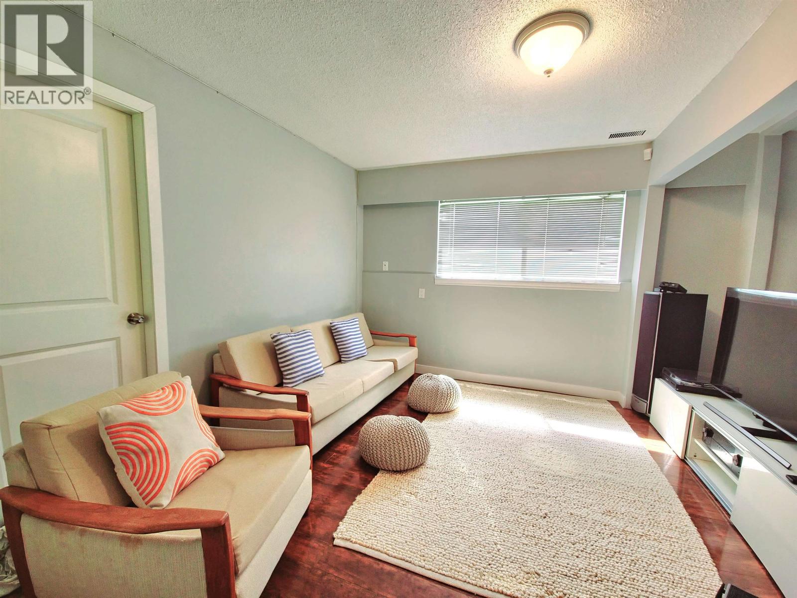 5685 Forest Street, Burnaby, British Columbia  V5G 1X5 - Photo 3 - R3040182