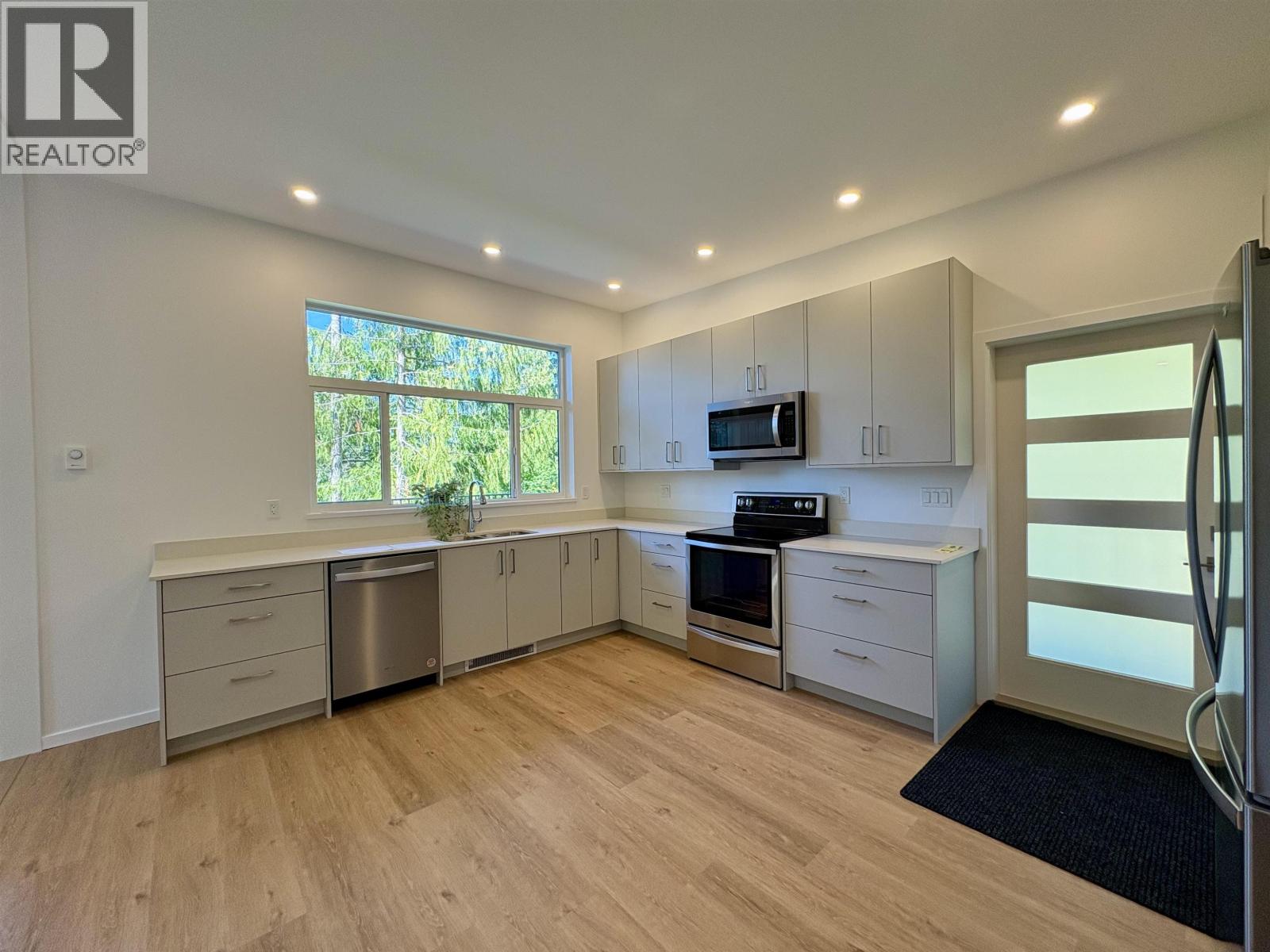 5790 Tillicum Bay Road, Sechelt, British Columbia  V7Z 0C7 - Photo 12 - R3043620