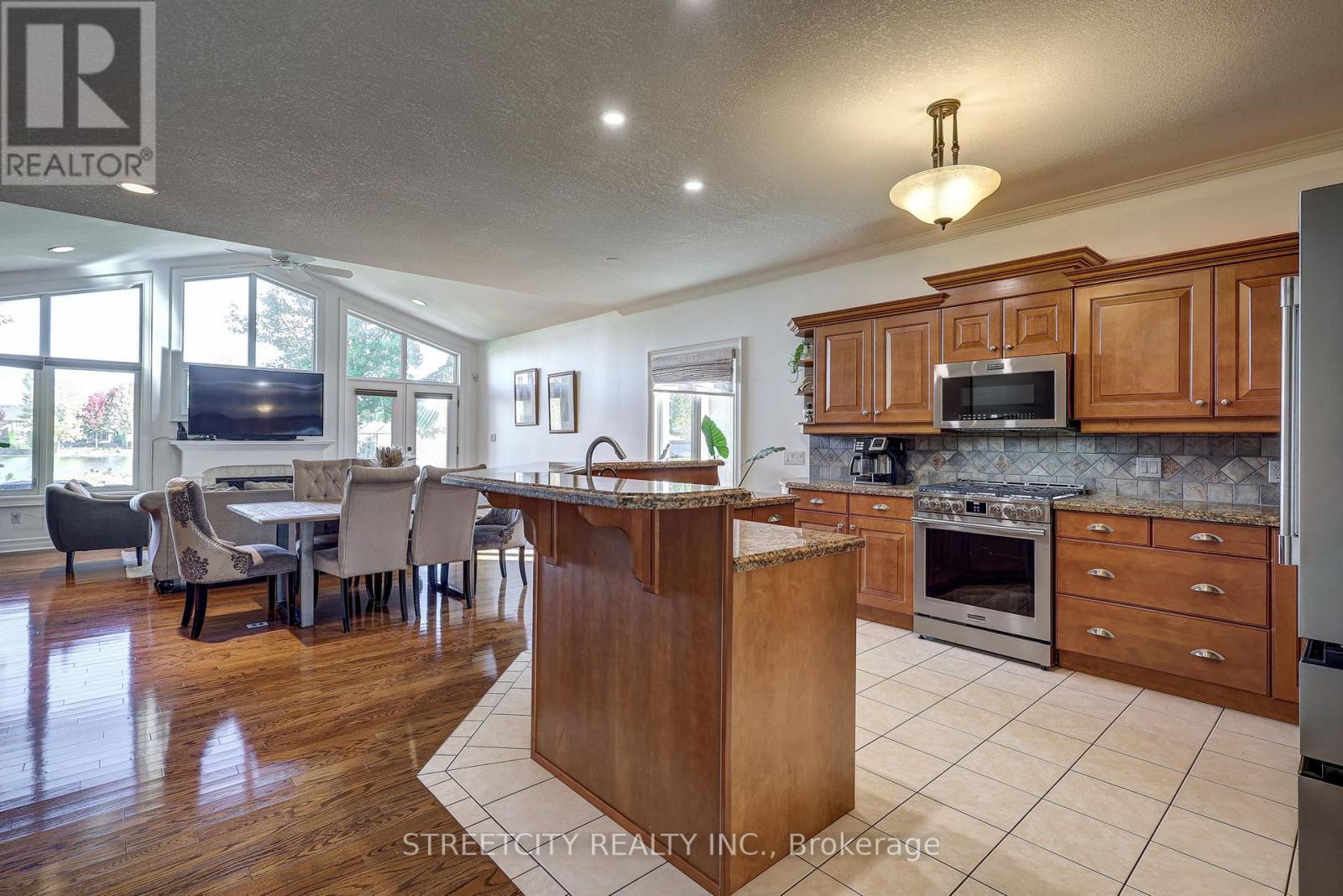 21 Beechwood Circle, St. Thomas, Ontario  N5R 6K4 - Photo 12 - X12462371