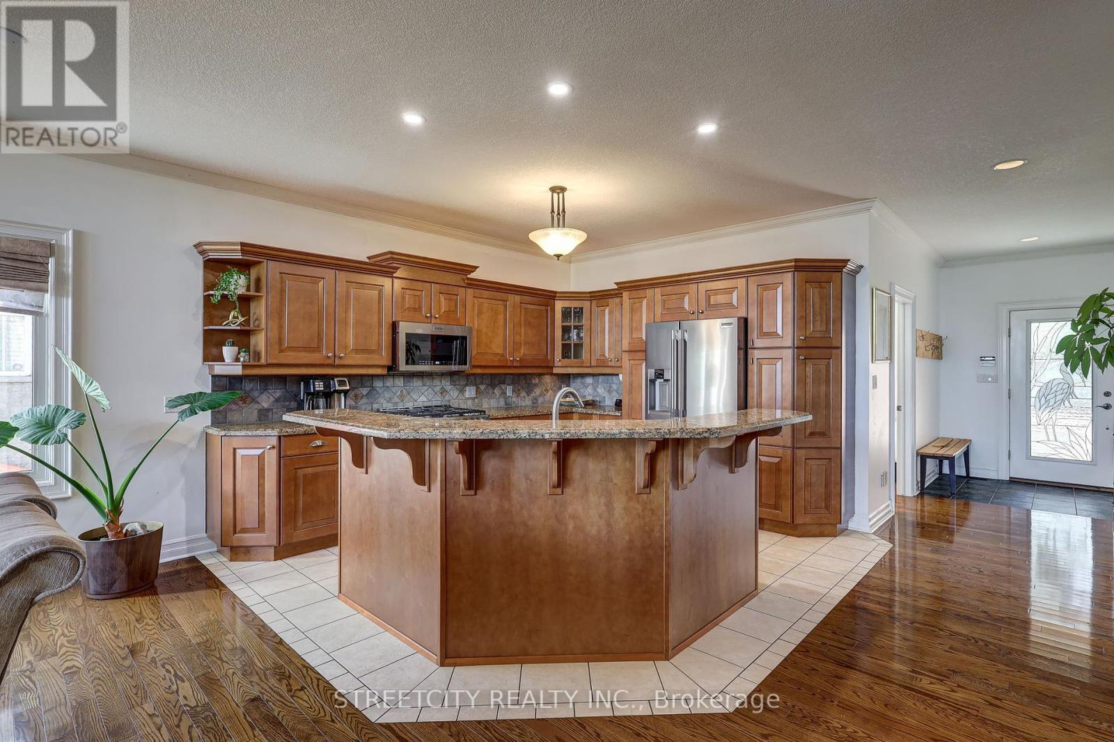 21 Beechwood Circle, St. Thomas, Ontario  N5R 6K4 - Photo 14 - X12462371