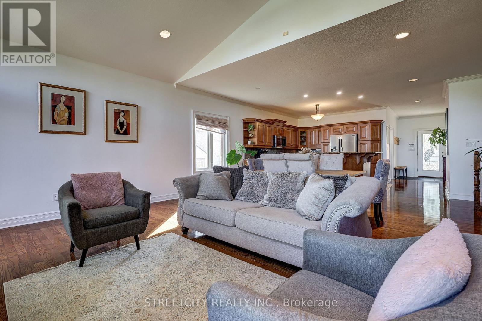 21 Beechwood Circle, St. Thomas, Ontario  N5R 6K4 - Photo 15 - X12462371