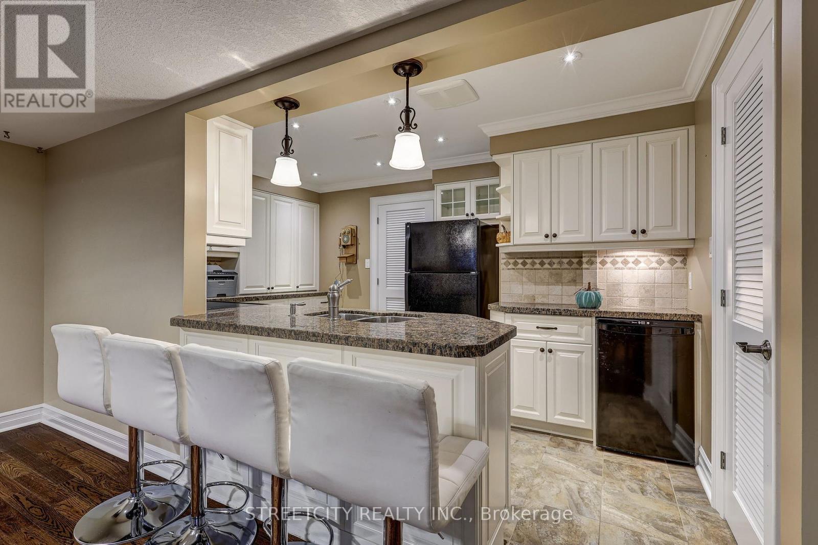 21 Beechwood Circle, St. Thomas, Ontario  N5R 6K4 - Photo 32 - X12462371