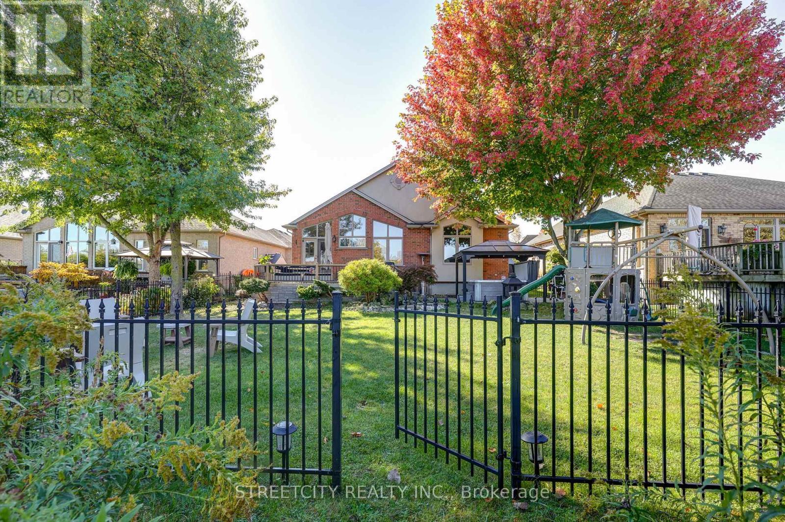 21 Beechwood Circle, St. Thomas, Ontario  N5R 6K4 - Photo 46 - X12462371