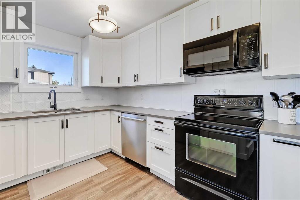 2402 36 Street Sw, Calgary, Alberta  T3E 2Z5 - Photo 11 - A2264990
