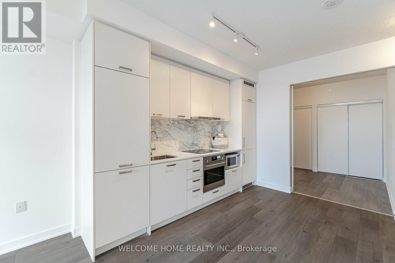 1019 - 38 HONEYCRISP CRESCENT, Vaughan, Ontario