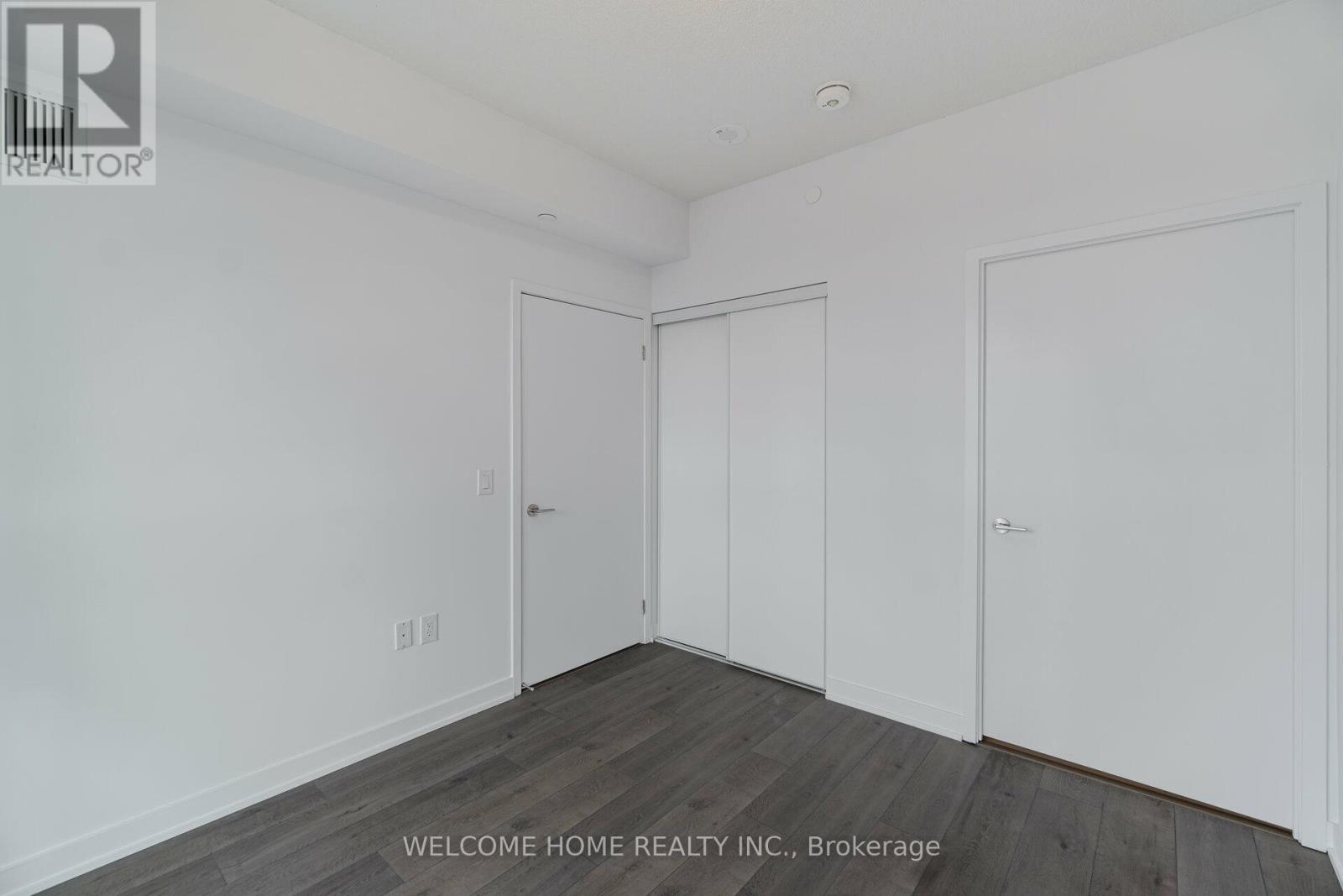 1019 - 38 Honeycrisp Crescent, Vaughan, Ontario  L4K 0M8 - Photo 3 - N12469410