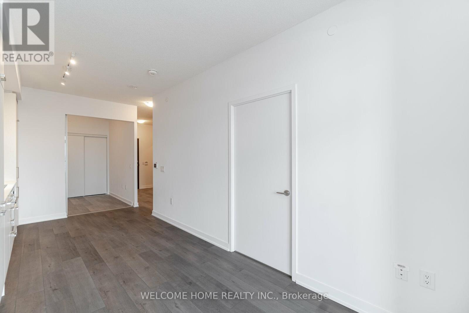 1019 - 38 Honeycrisp Crescent, Vaughan, Ontario  L4K 0M8 - Photo 8 - N12469410