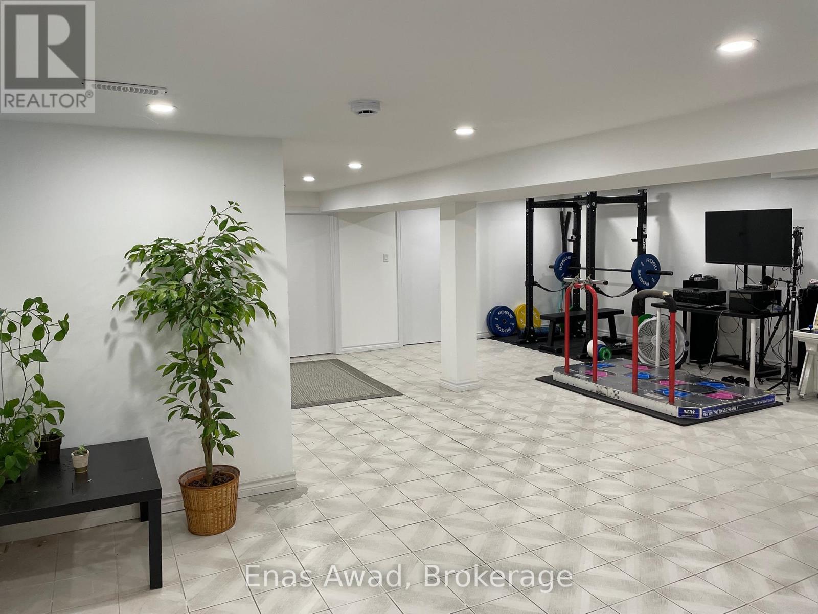 312 STRATHMORE BOULEVARD, Toronto, Ontario