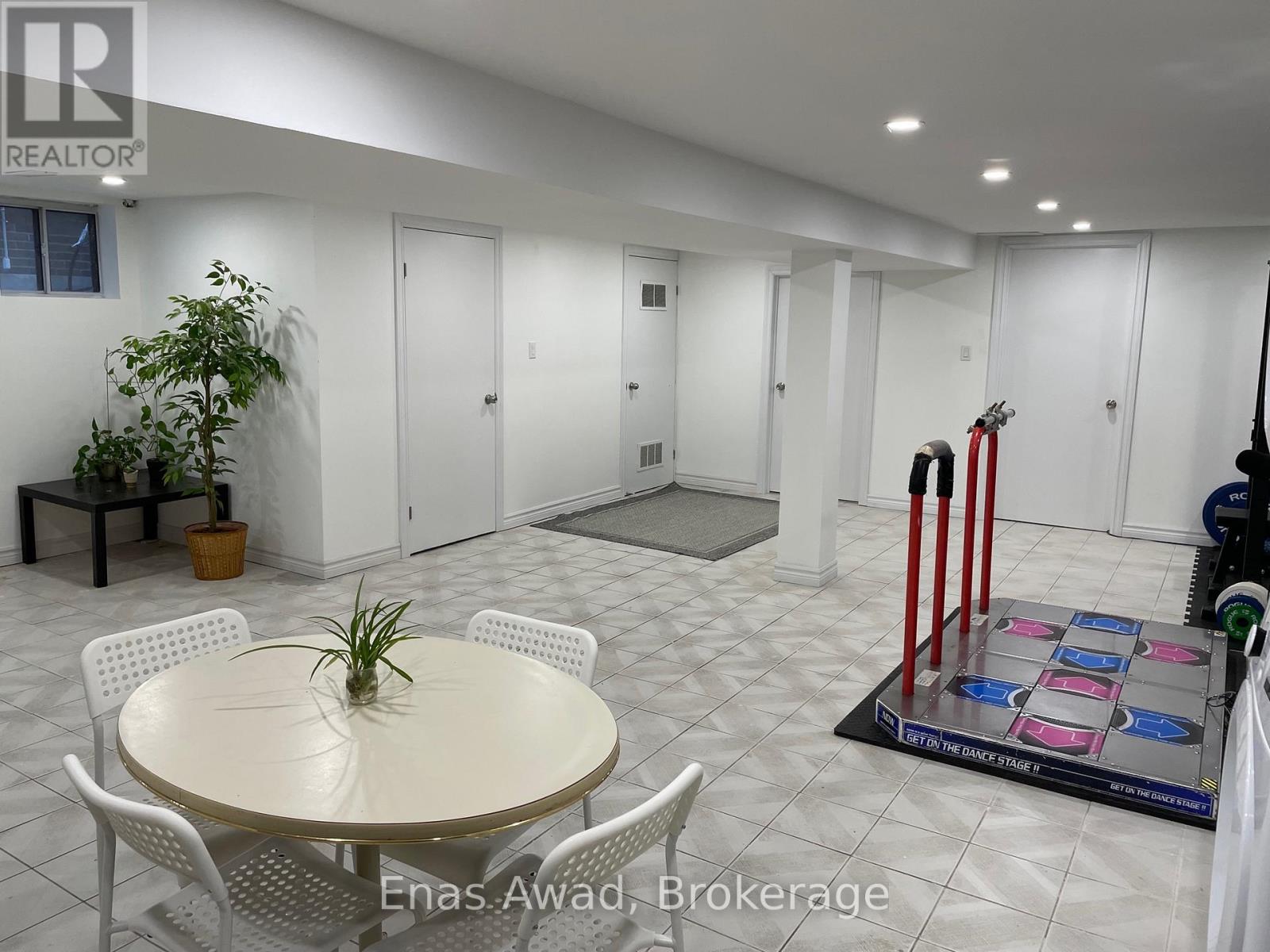312 Strathmore Boulevard, Toronto, Ontario  M4J 1P8 - Photo 3 - E12469506