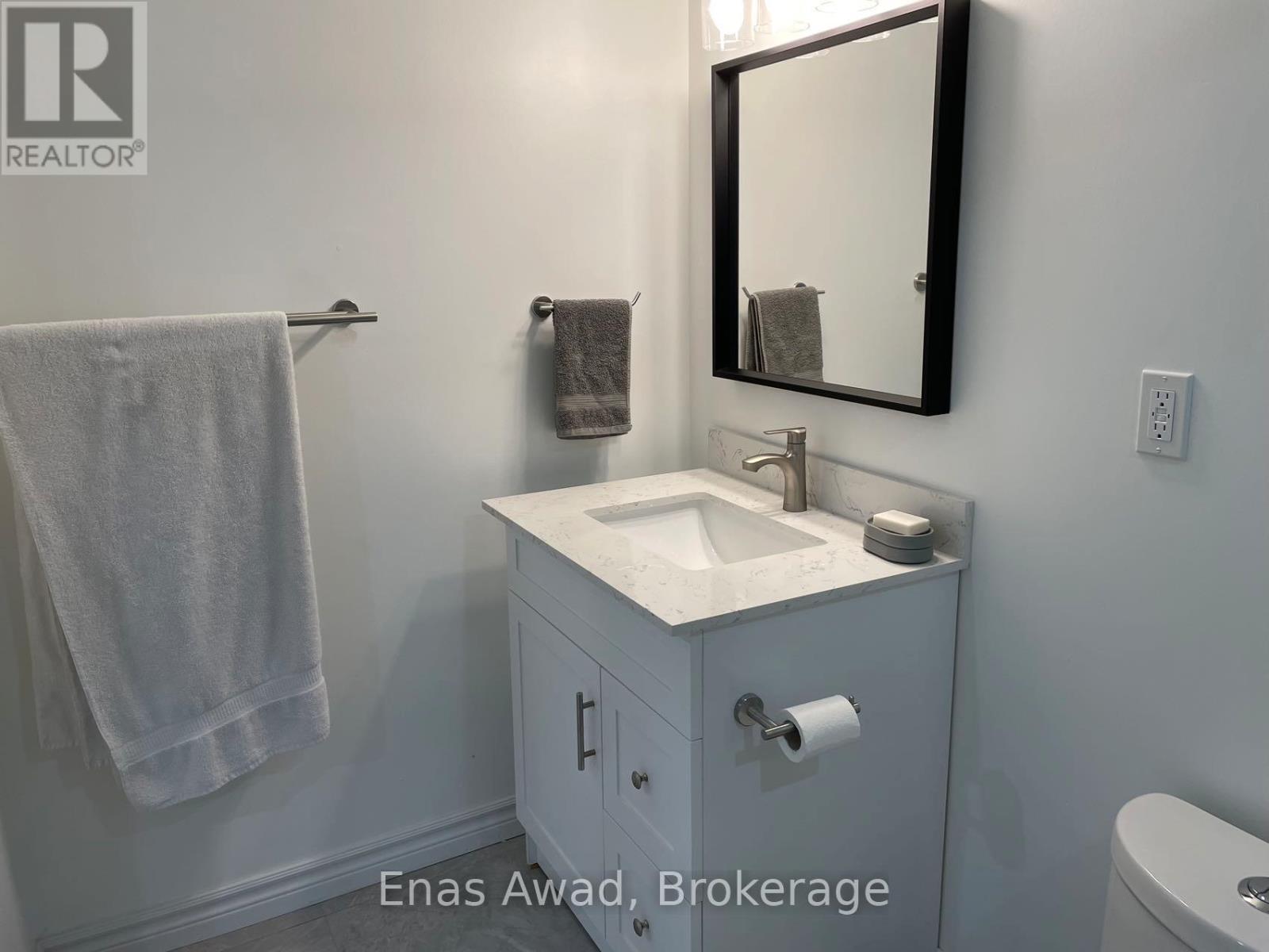 312 Strathmore Boulevard, Toronto, Ontario  M4J 1P8 - Photo 4 - E12469506