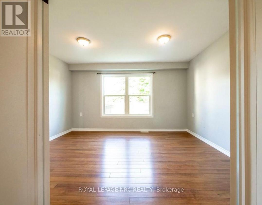 3090 Dorchester Road, Niagara Falls, Ontario  L2J 2Z7 - Photo 12 - X12469444