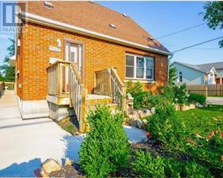 3090 Dorchester Road, Niagara Falls, Ontario  L2J 2Z7 - Photo 3 - X12469444