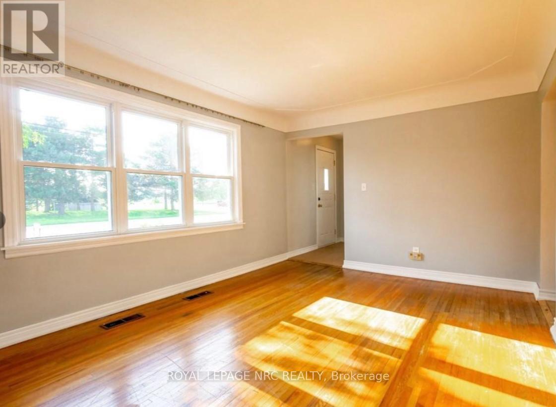 3090 Dorchester Road, Niagara Falls, Ontario  L2J 2Z7 - Photo 4 - X12469444