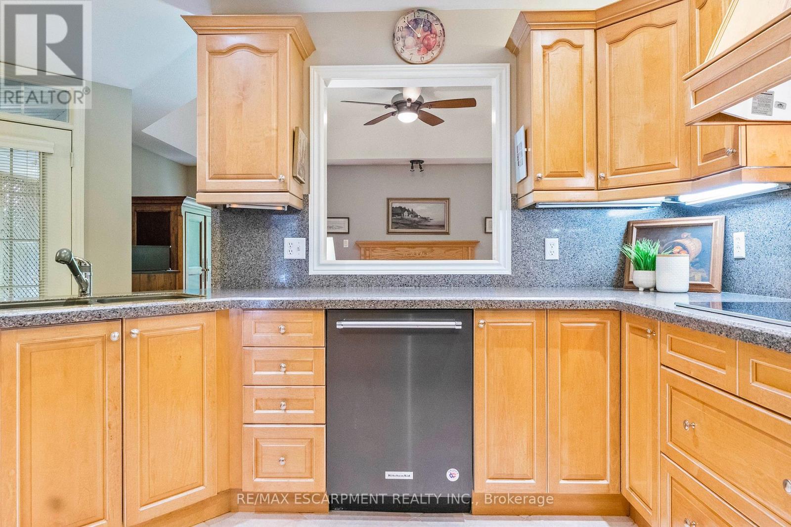 1329 Clarkson Road N, Mississauga, Ontario  L5J 2W6 - Photo 12 - W12469386