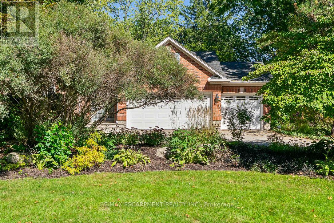 1329 Clarkson Road N, Mississauga, Ontario  L5J 2W6 - Photo 2 - W12469386