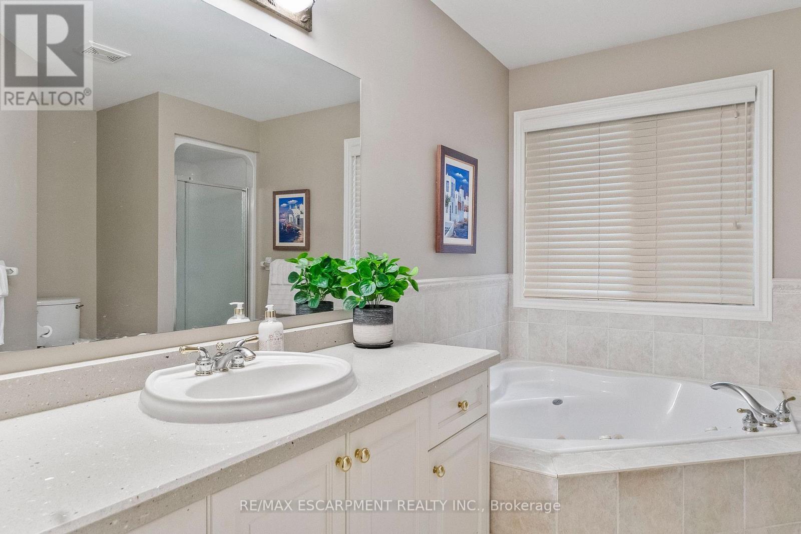 1329 Clarkson Road N, Mississauga, Ontario  L5J 2W6 - Photo 21 - W12469386