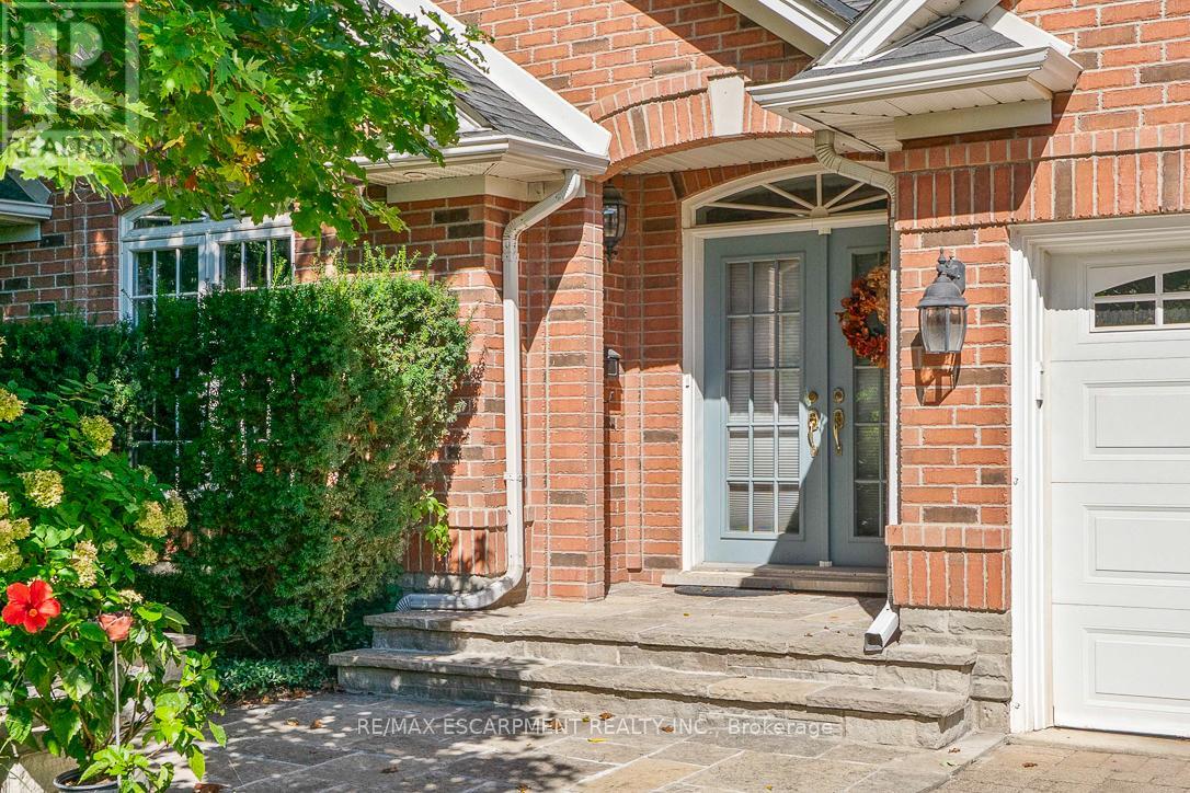 1329 Clarkson Road N, Mississauga, Ontario  L5J 2W6 - Photo 3 - W12469386