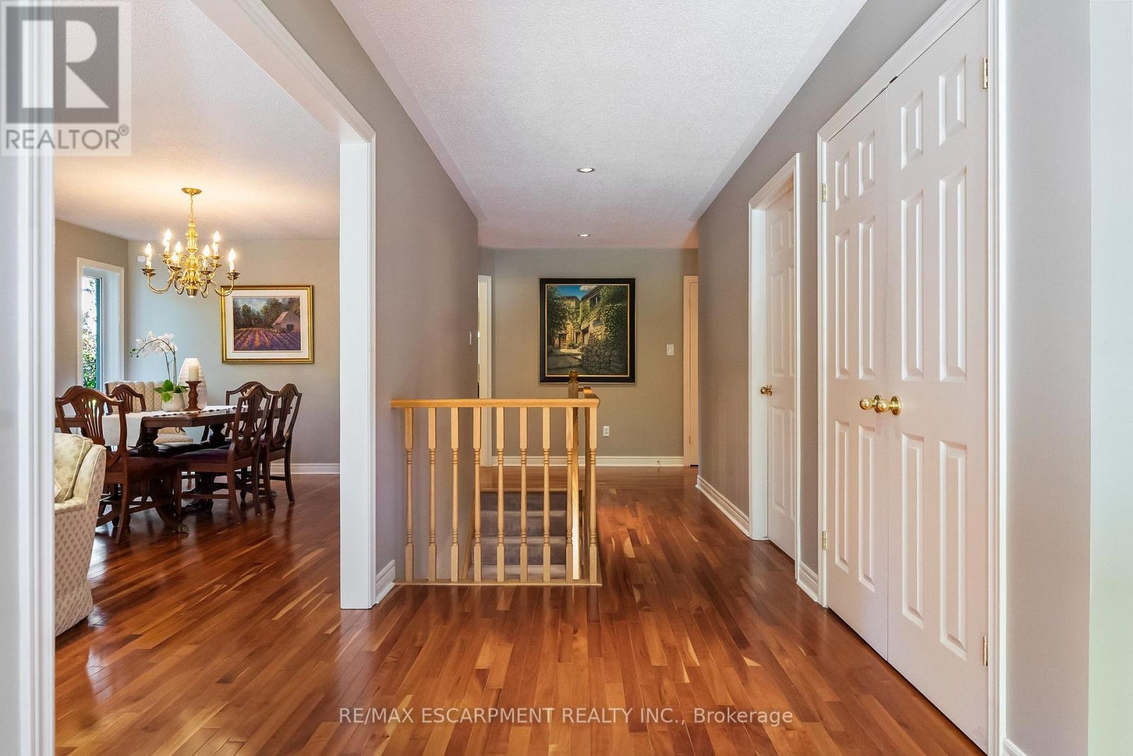 1329 Clarkson Road N, Mississauga, Ontario  L5J 2W6 - Photo 5 - W12469386