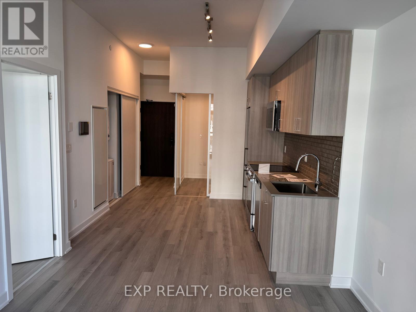 566 - 1005 Dundas St E Street, Oakville, Ontario  L6H 8C7 - Photo 10 - W12469390