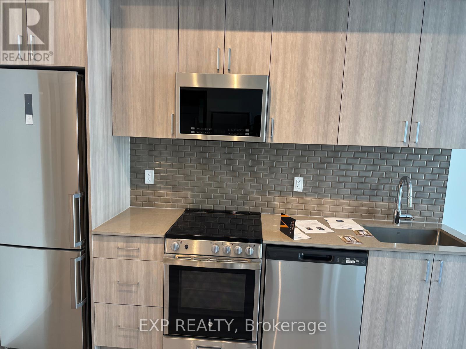 566 - 1005 Dundas St E Street, Oakville, Ontario  L6H 8C7 - Photo 12 - W12469390