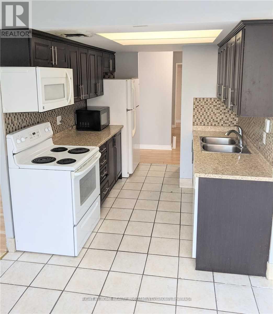 512 - 350 Webb Drive, Mississauga, Ontario  L5B 3W4 - Photo 11 - W12469393