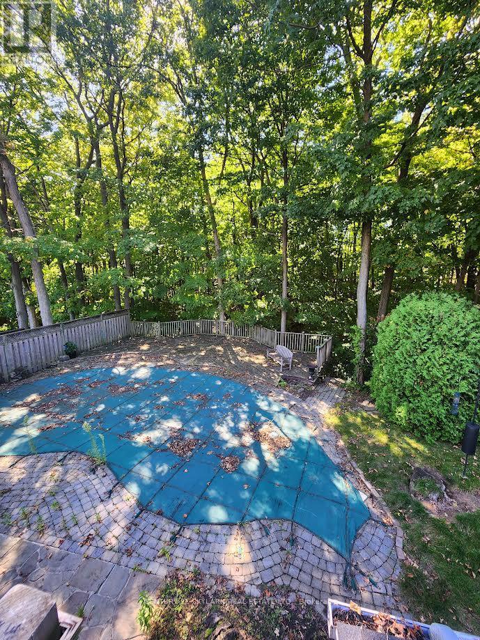 1928 Four Seasons Drive, Burlington, Ontario  L7P 2Y1 - Photo 3 - W12469407