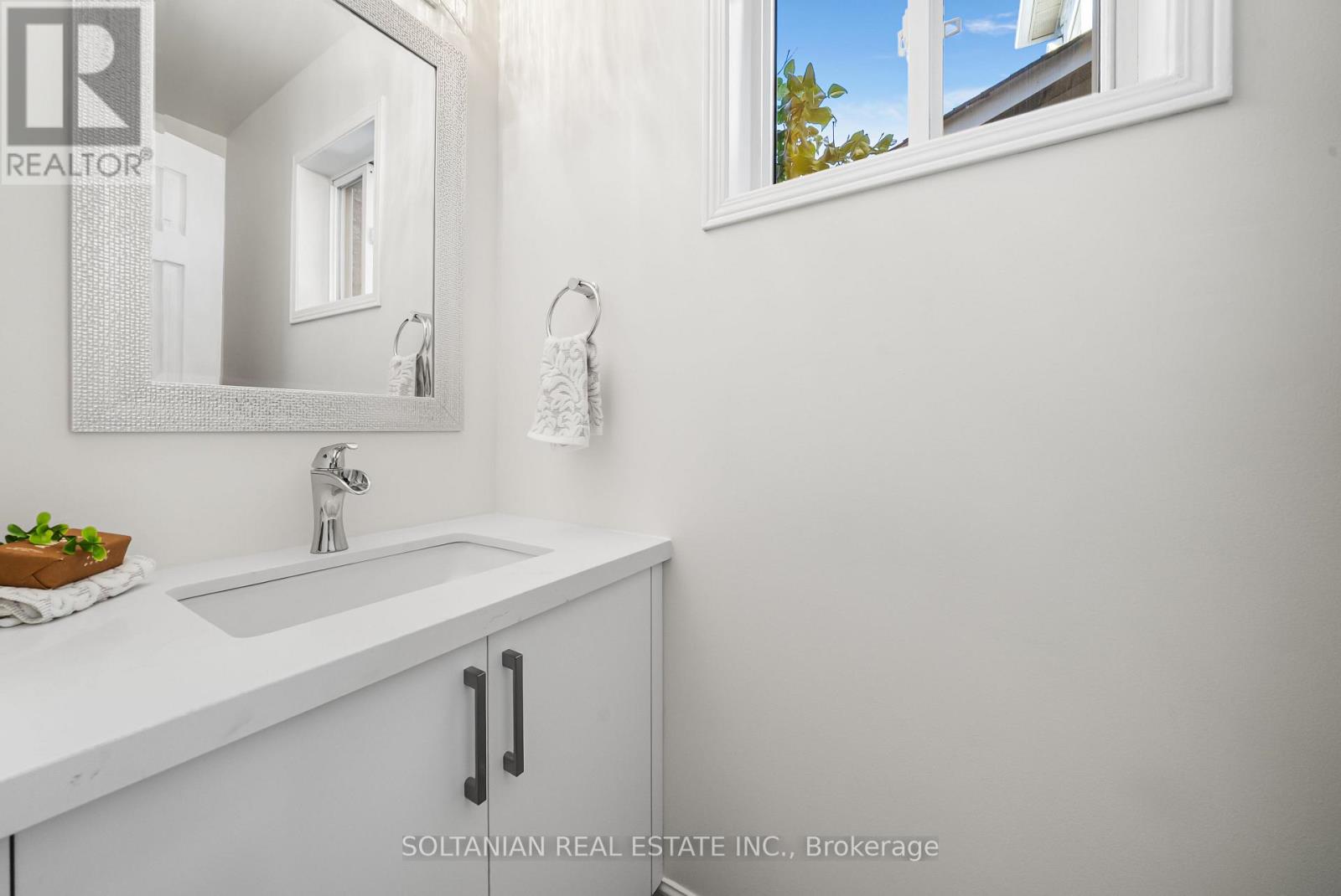 71 Tiller Trail, Brampton, Ontario  L6X 4S6 - Photo 6 - W12469426