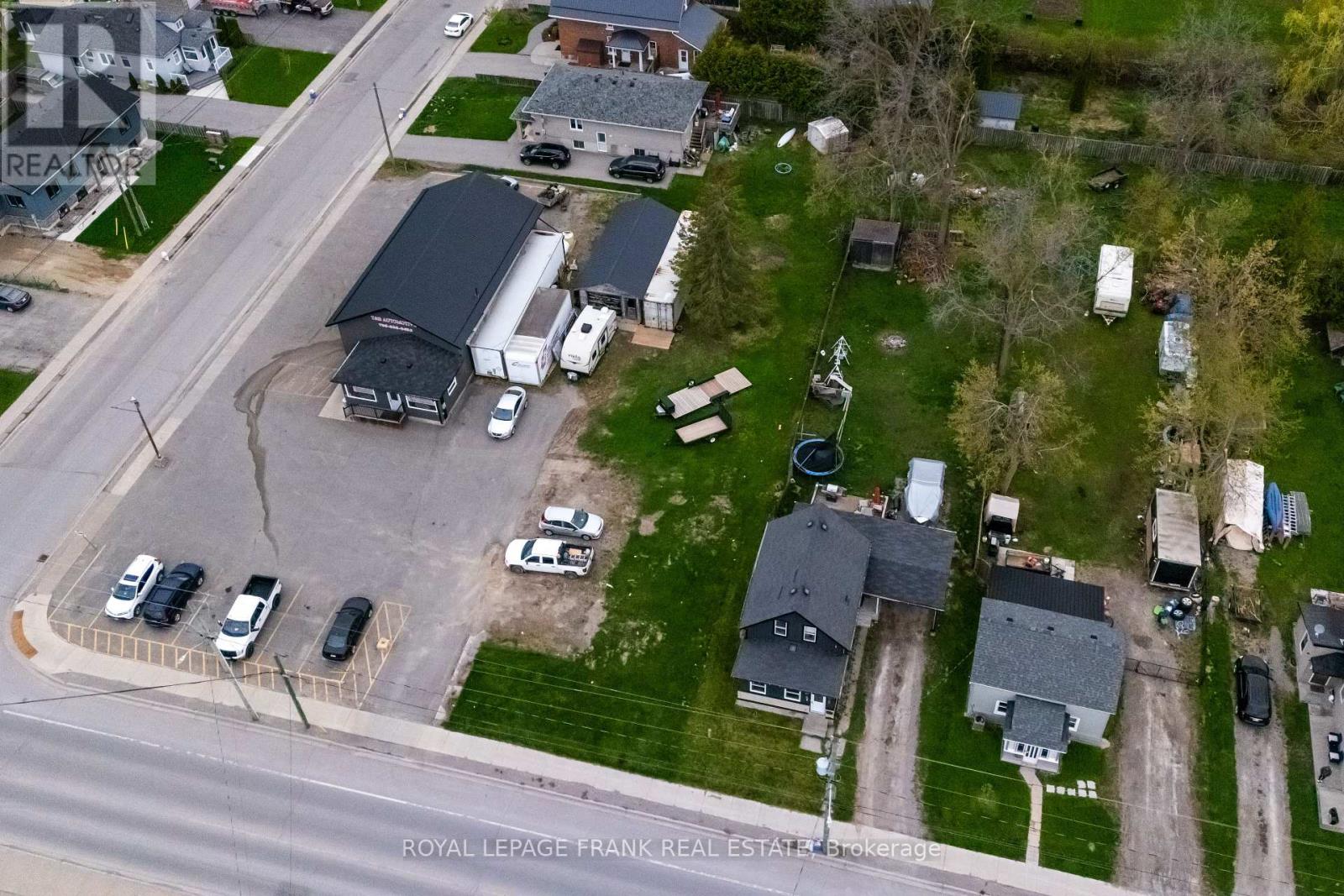 122 Queen Street, Kawartha Lakes, Ontario  K9V 1N3 - Photo 2 - X12469459
