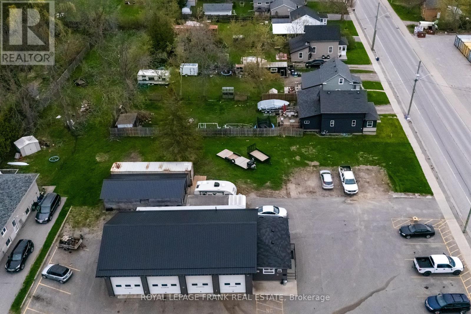 122 Queen Street, Kawartha Lakes, Ontario  K9V 1N3 - Photo 4 - X12469459