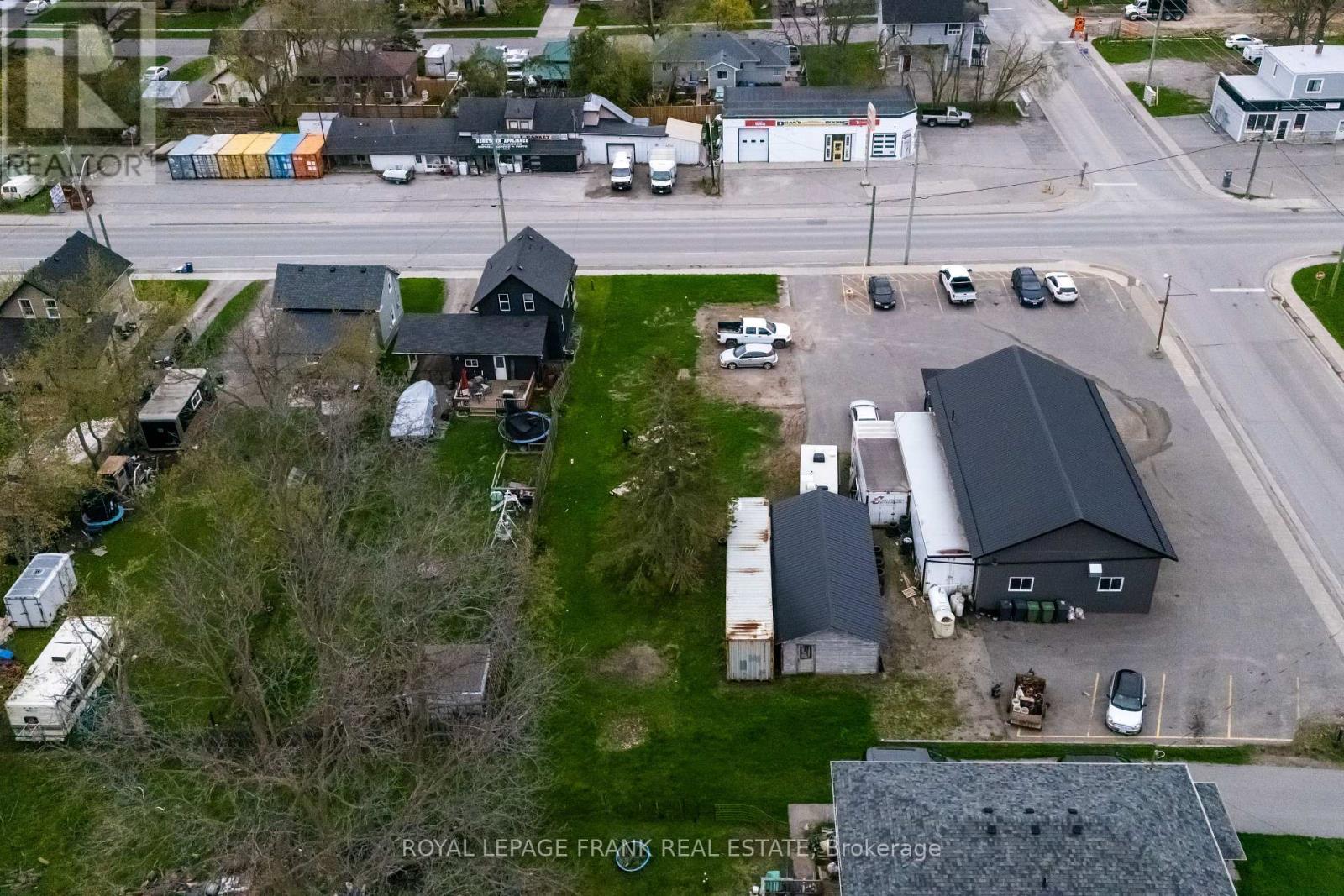 122 Queen Street, Kawartha Lakes, Ontario  K9V 1N3 - Photo 6 - X12469459