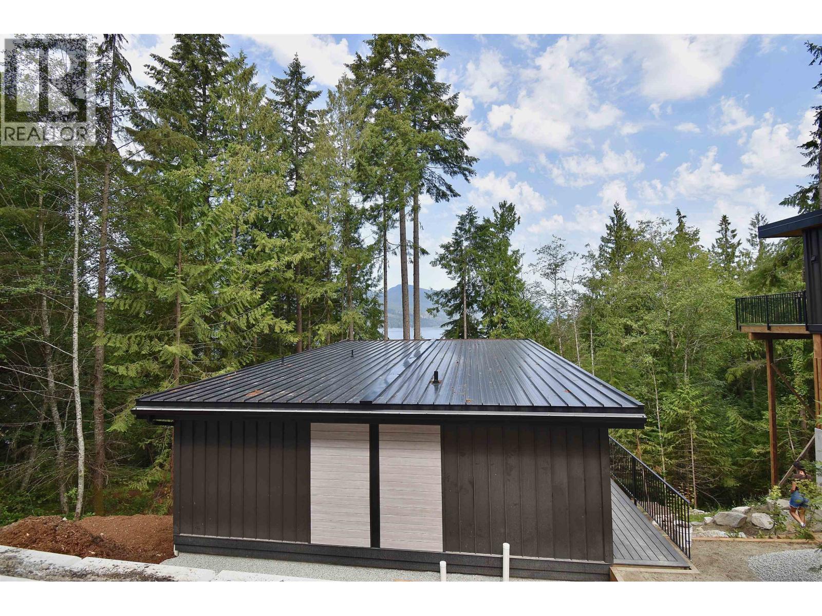 5792 Tillicum Bay Road, Sechelt, British Columbia  V7Z 0C7 - Photo 3 - R3043644