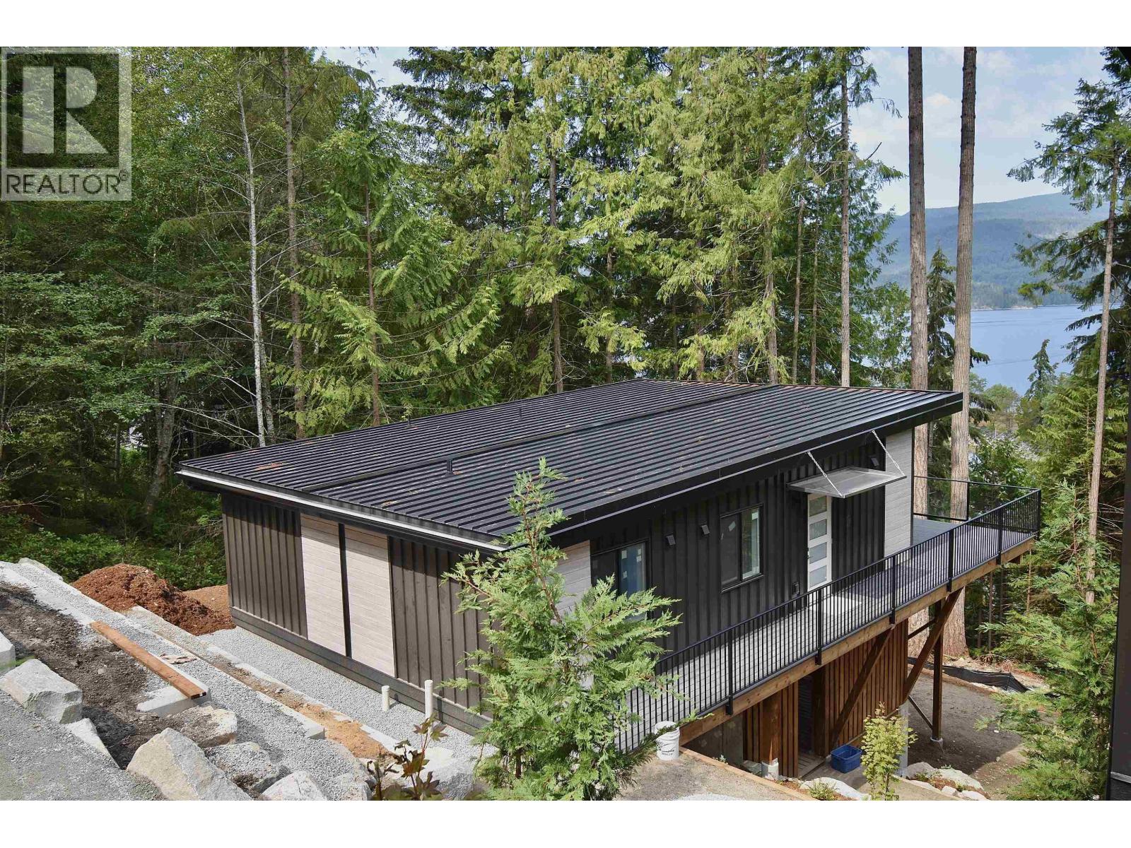 5792 TILLICUM BAY ROAD, Sechelt, British Columbia