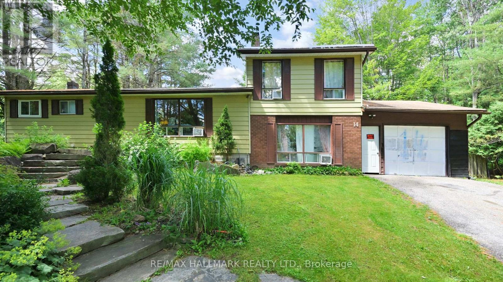 14 Sellens Avenue, Bracebridge, Ontario  P1L 1R4 - Photo 1 - X12469385