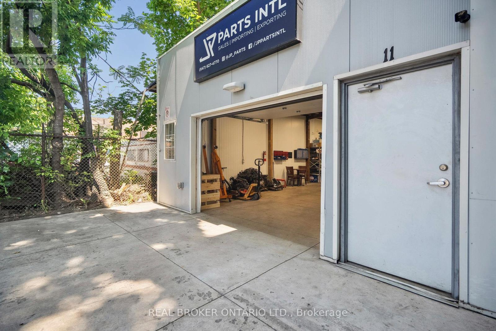 11 WHITFIELD AVENUE, Hamilton, Ontario