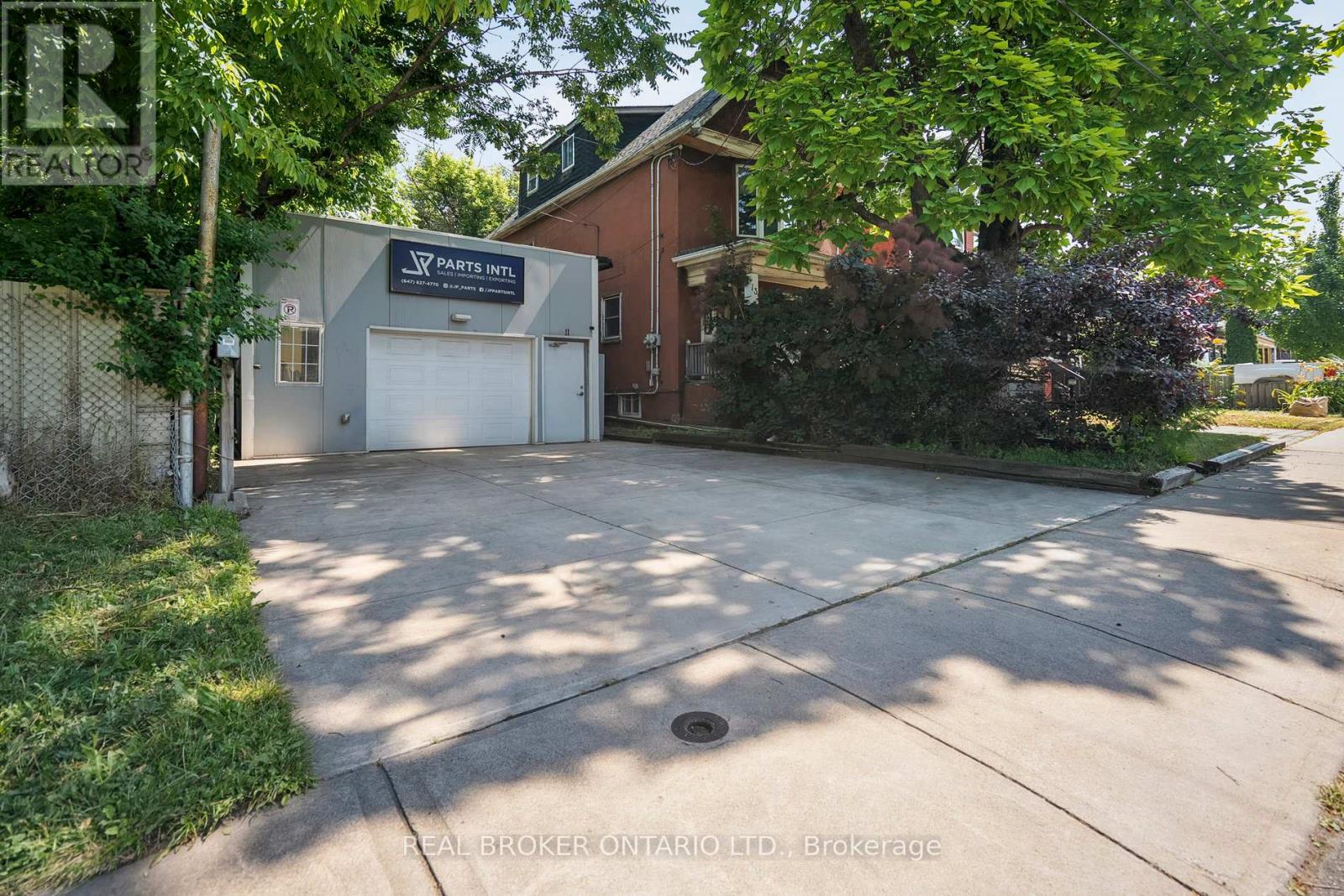 11 Whitfield Avenue, Hamilton, Ontario  L8L 4B5 - Photo 2 - X12469408
