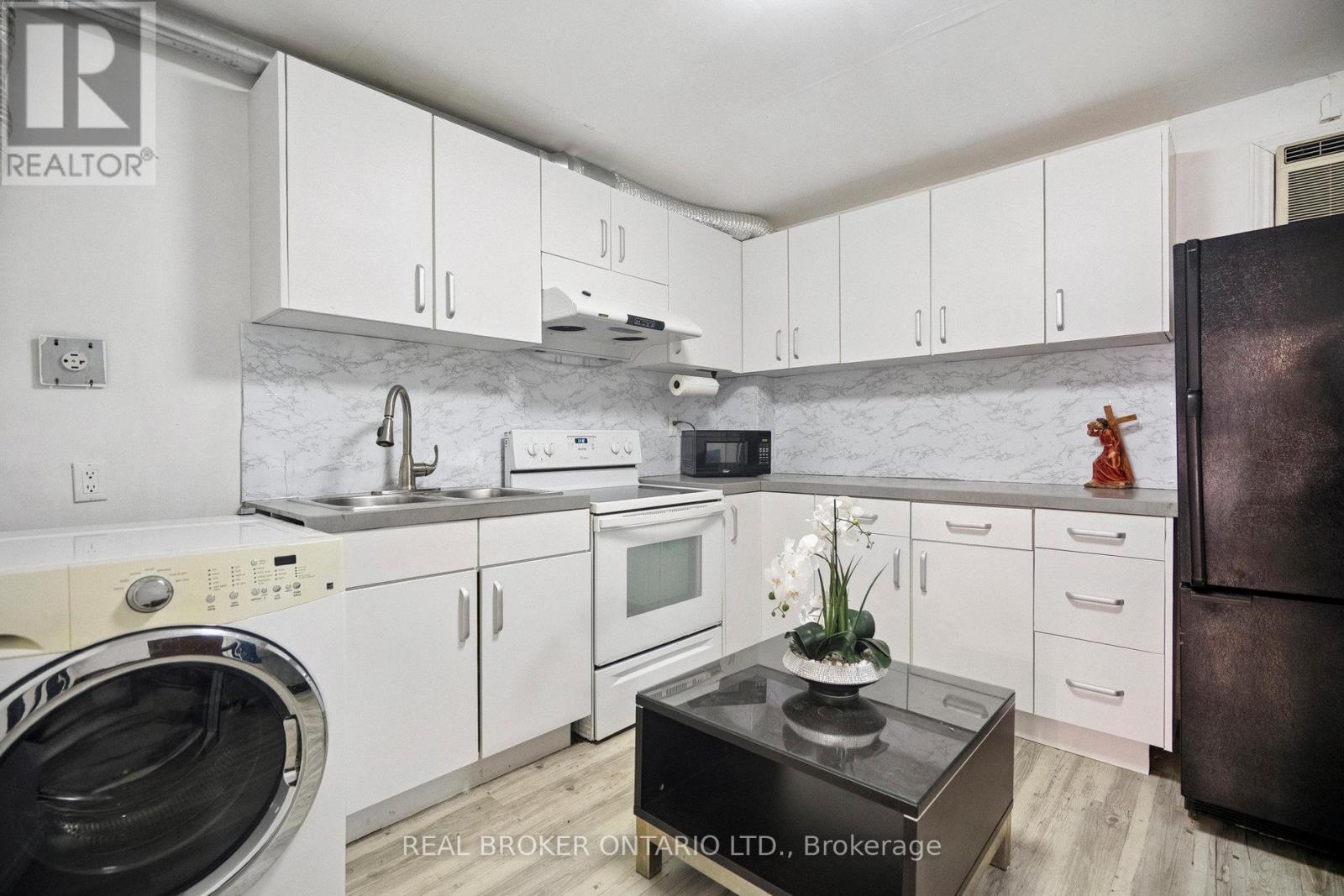 11 Whitfield Avenue, Hamilton, Ontario  L8L 4B5 - Photo 28 - X12469408